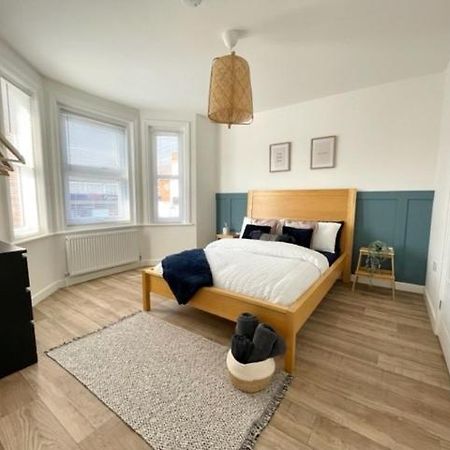 Central, Bright & Spacious Apartment - Parking Included Bournemouth Exterior foto