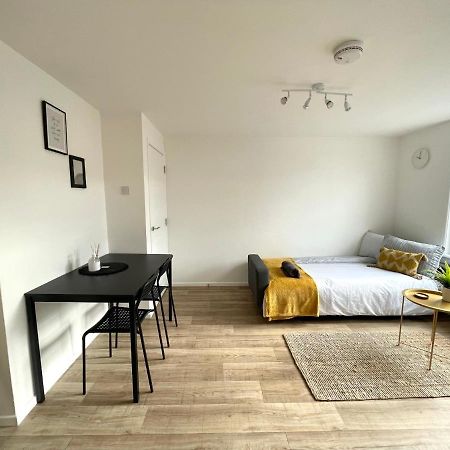 Central, Bright & Spacious Apartment - Parking Included Bournemouth Exterior foto