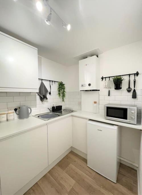 Central, Bright & Spacious Apartment - Parking Included Bournemouth Exterior foto