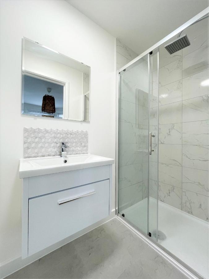 Central, Bright & Spacious Apartment - Parking Included Bournemouth Exterior foto