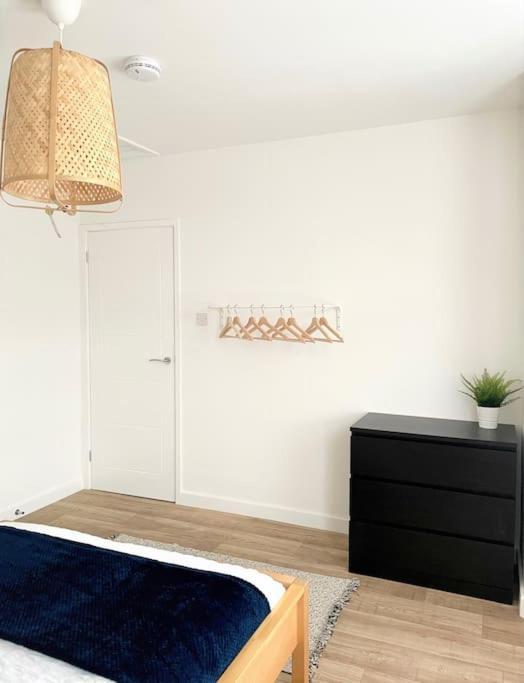 Central, Bright & Spacious Apartment - Parking Included Bournemouth Exterior foto