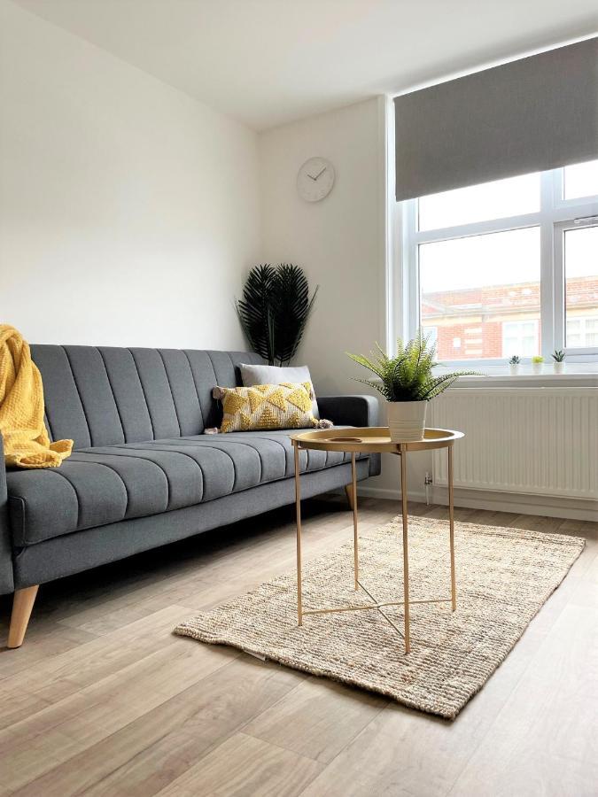 Central, Bright & Spacious Apartment - Parking Included Bournemouth Exterior foto