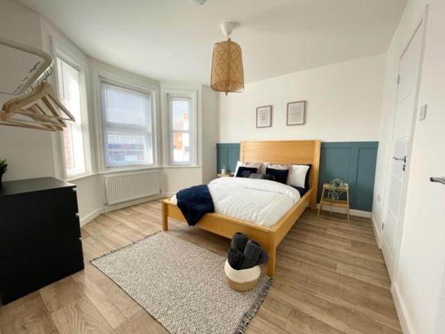 Central, Bright & Spacious Apartment - Parking Included Bournemouth Exterior foto