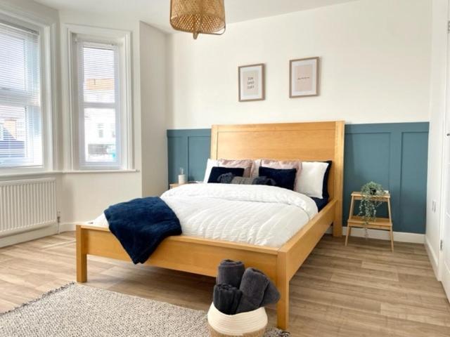 Central, Bright & Spacious Apartment - Parking Included Bournemouth Exterior foto